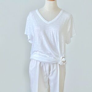 🤍Chico’s White V-Neck Women's Tee